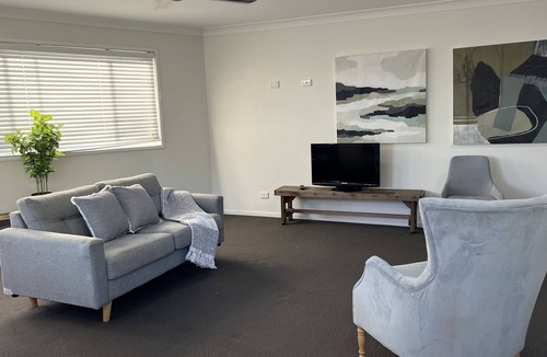 Paddington Apartment | Clean and Cosy close to Suncorp Train Bus Restaurants