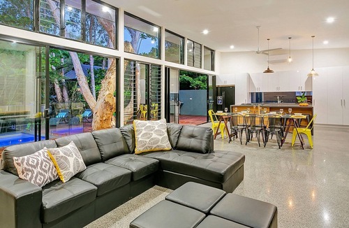 Clifton Beach House | Clifton Beach Holiday House 4/23-33 Upolu Esplanade, Clifton Beach QLD 4879