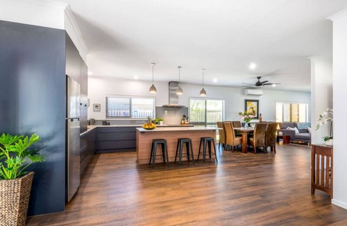 Clifton Beach House | Clifton Cove Cairns Paradise- Stylish Tropical Retreat Near Clifton Beach & Palm Cove