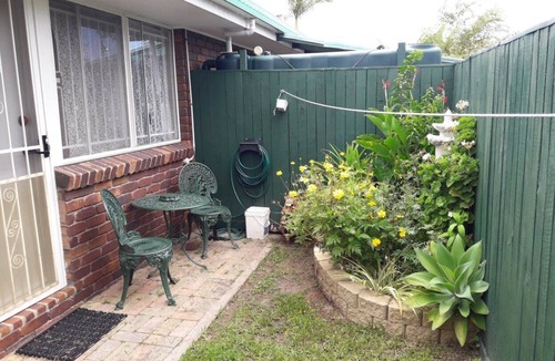 Kippa-Ring House | Close to rail and shops
