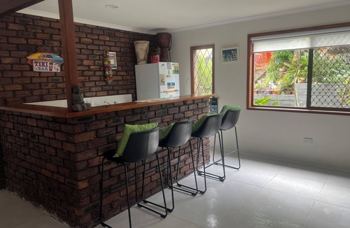 Belmont House | Close to the City and Bay, Gateway Motorway to Gold Coast and Sunshine Coast.