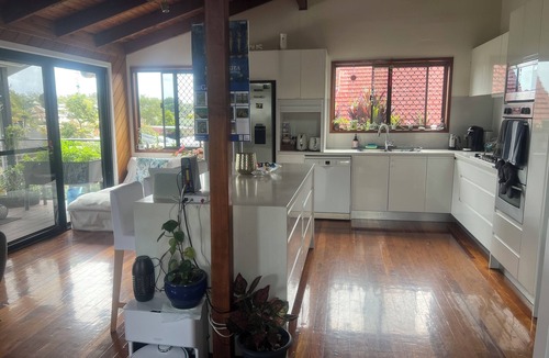 Belmont House | Close to the City and Bay, Gateway Motorway to Gold Coast and Sunshine Coast.