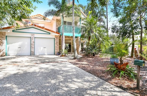 Noosaville House | Clouds End - Walking Distance to Noosa River, Shops & Restaurants