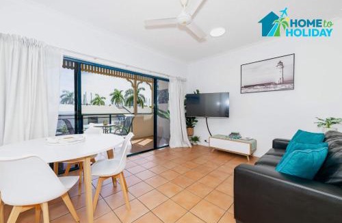 South Townsville Apartment | Coastal Breeze Apartment - Steps Away from City Stadium & Ferry