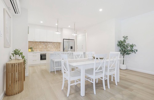 Bargara House | Coastal & Centrally located 3-bedroom House, Pet-friendly in delightful Bargara!