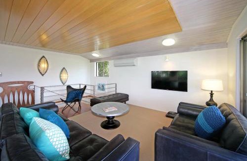 Sunshine Beach House | Coastal Pet Retreat with a View