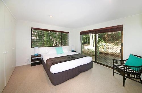 Sunshine Beach House | Coastal Pet Retreat with a View