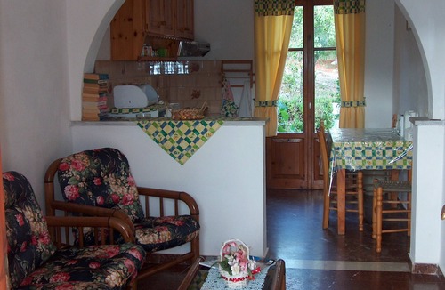 Petaleia Apartment | Cochelli Villas (Upper Floor)