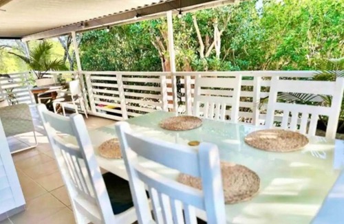 Sunshine Coast House | Comfortable 5 bed Boho Beachhouse -200m beach/lake