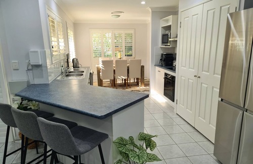 Nudgee House | Comfortable pet friendly family home, 12 min to BNE terminals, 5 to Nudgee Beach