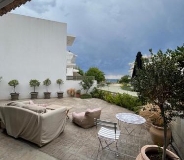 Kourouta House | Comfy Kourouta Apartment & Suite