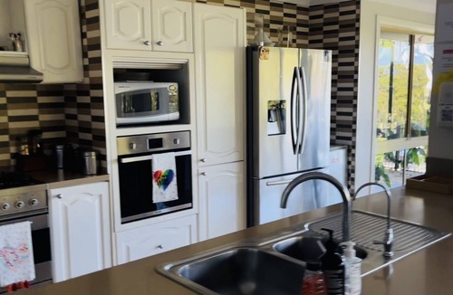 Mudgeeraba Bed & Breakfast | Como Guest Suite - Private Pool City skyline View
