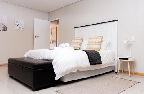 Bayswater House | Complete Modern 3-Bedroom Home En-suite Near Mall & Major Attractions