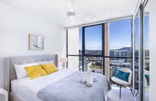 Milton Apartment | Conveniently located 2BR apt with rooftop pool at Milt