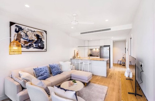 Milton Apartment | Conveniently located 2BR apt w/rooftop pool @Milt