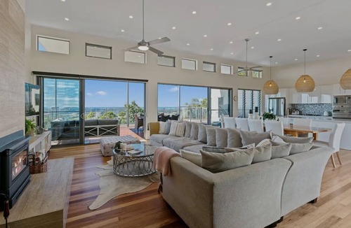Ninderry Villa | Cooinda luxury residence and studio - central to beaches and hinterland