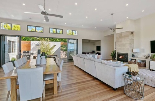 Ninderry Villa | Cooinda luxury residence and studio - central to beaches and hinterland