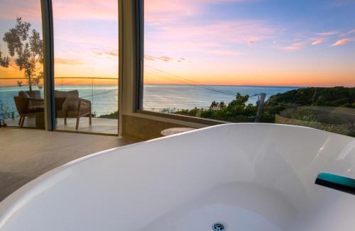 Coolum Beach Apartment | Coolum luxury apartment with king bed and ocean views
