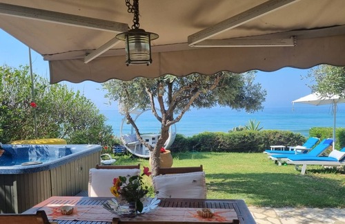 Parelia House | Corfu Glyfada Menigos Resort Beachfront 13