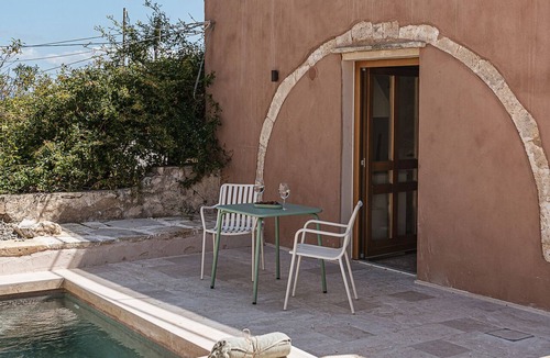 Kaliviani Villa | Corte Interna, free heated pool