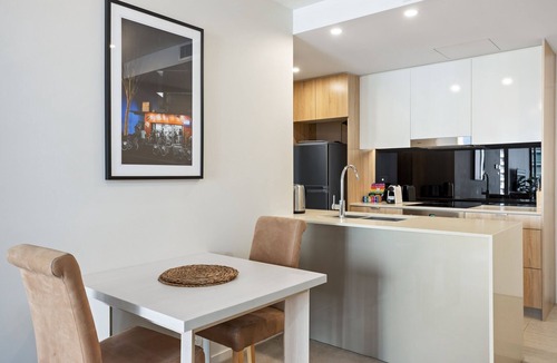 Brisbane Central Business District Apartment | Cosy 1-Bed with River Views, Pool, Gym & BBQ