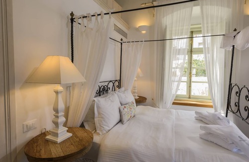 idhra Hotel | Cotommatae Hydra 1810