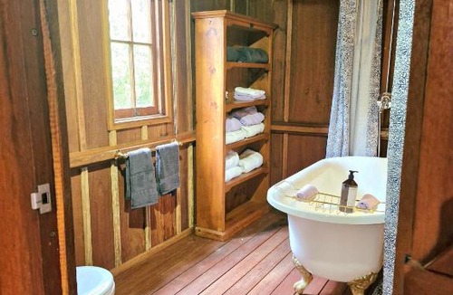 Dulong House | Country Cottage Close to Montville Sunshine Coast