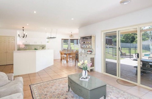 Thornlands House | Country Elegance - Acreage with pool