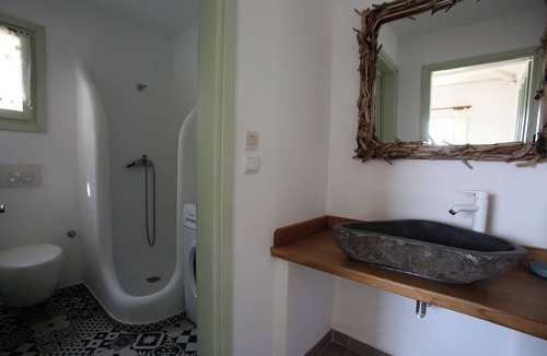Steni Vala House | Cozy 1-bedroom apartment in enchanting Alonissos with AC, WiFi #2