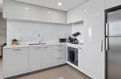 Milton Apartment | Cozy 2 bed Retreat Milton - Pool, Walk to SStadium