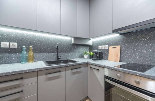 Ampelokipoi Apartment | Cozy 2 BR flat at Mavili Square - Xenias