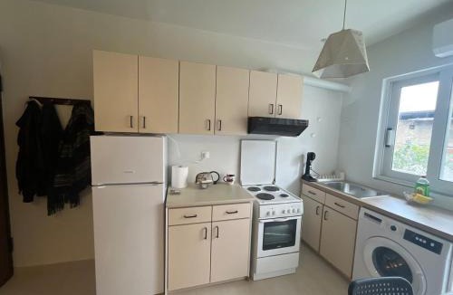 Kiato Apartment | Cozy Apartment in central Kiato