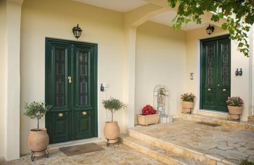 Delfoi Apartment | Cozy Attic Suite - Elia Apartments Chrisso