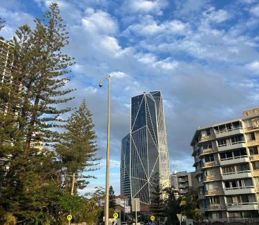 Surfers Paradise House | Cozy room with Ocean Views