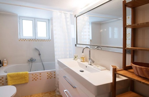 Varkiza House | Cozy seaside family apartment