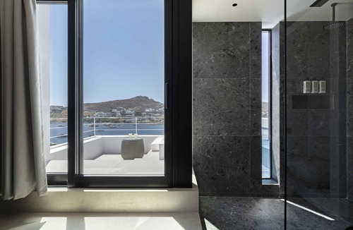 Ornos Hotel | CUBIC Mykonos Seafront Design Suites