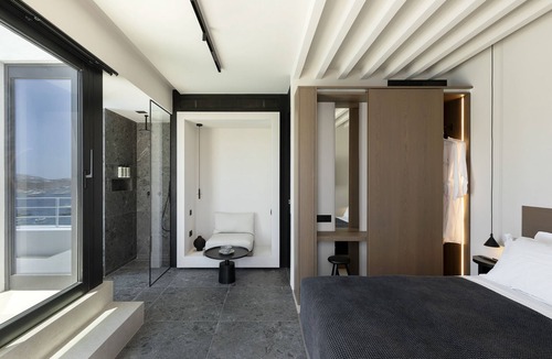 Ornos Hotel | CUBIC Mykonos Seafront Design Suites