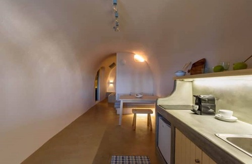 Kamari Apartment | Cueva de Olas