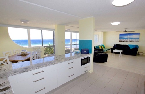 Kings Beach Apartment | Culverston Unit 15 Kings Beach QLD