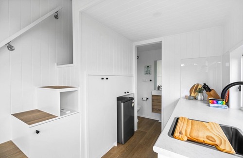 Bridgeman Downs Apartment | Cute 1-Bed Tiny House with Garden in Nature