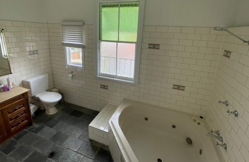 Paddington House | Cute, Clean, Convenient! Entire house100m from Caxton St and Suncorp but quiet!
