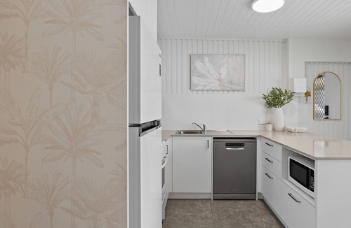 Sunshine Coast Apartment | Cute & Compact, pet friendly apartment easy access to Alex or Mooloolaba beaches