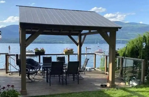 Blind Bay Cabin | Cvit Creek Tiny Cabin on Lakefront on Shuswap Lake - Eagle Bay