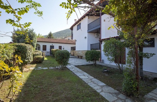 Amfikleia-Elateia Villa | Dandy on the Hill in Parnassus| Villa Pasifne - Amfikleia Village |