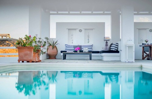 Kamari Villa | Dazzling Santorini Villa | 3 Bedrooms | Villa Villa Mare Nostrum | Plunge Pool.