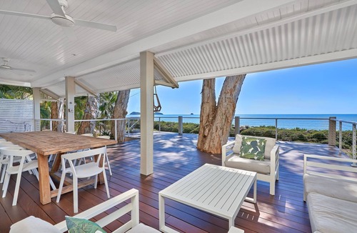 Clifton Beach House | Decked Out By The Sea 4 Bedrooms