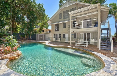 Clifton Beach House | Decked Out By The Sea 4 Bedrooms