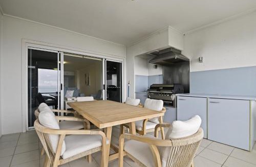 Brisbane Waterfront Apartment | Deep Blue Apartment 1 Tangalooma