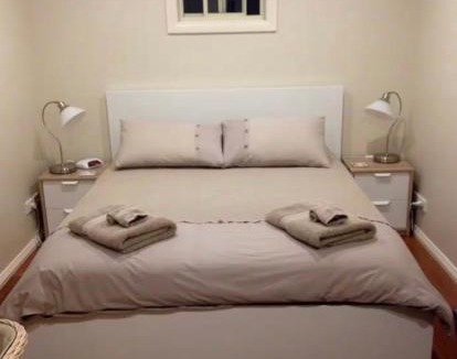 Hazelbrook Bed & Breakfast | Dees Front Studio Room