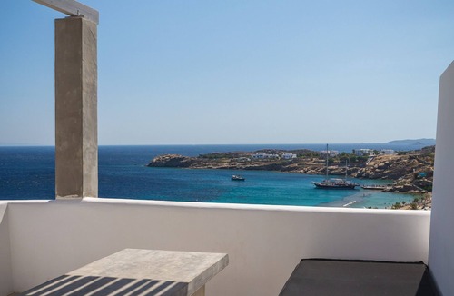 Paradise Apartment | Design Suite B - Sea View, Shared Infinity Pool, Gym, Bar